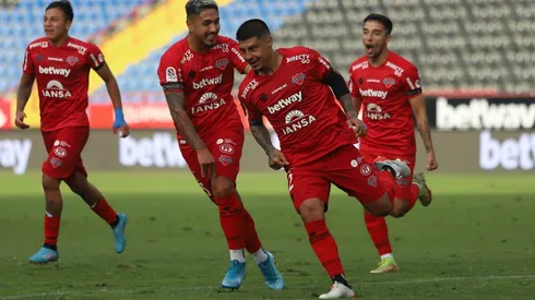 Ñublense remontó y le ganó a la U en Talcahuano