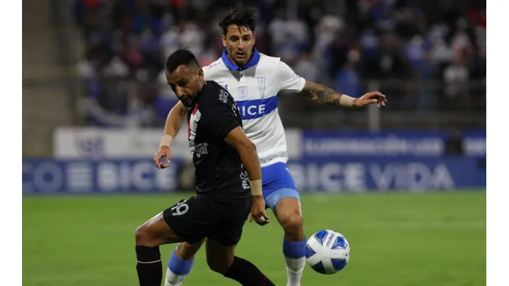 UC y Curicó continúan como líderes en el fútbol chileno.