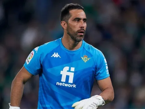 Bravo vuelve a la nómina con el Betis y le da una buena noticia a La Roja