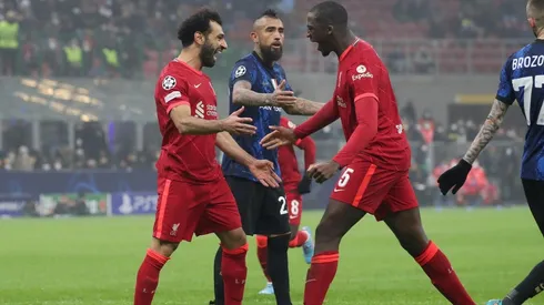 Vidal y Sánchez guían gran partido del Inter, pero no se salvan de la caída.