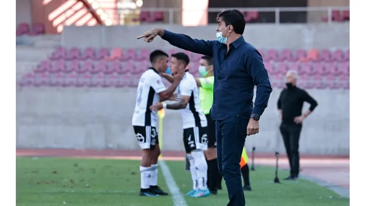 Quinteros explica la temprana salida de Falcón en Colo Colo.