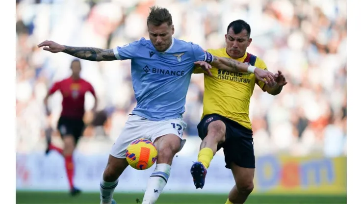 Gary Medel fue titular en la derrota del Bologna