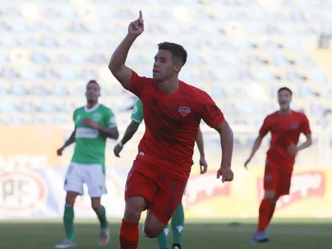 Aravena no olvida su paso por la UC y da a conocer a los referente del club