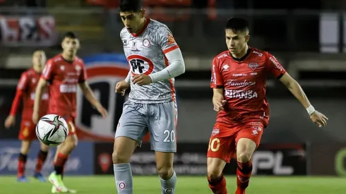 Ñublense recibe a La Calera en Chillán.