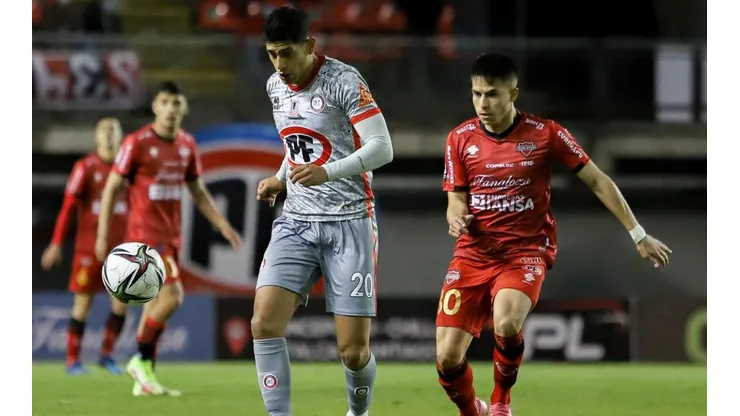 Ñublense recibe a La Calera en Chillán.