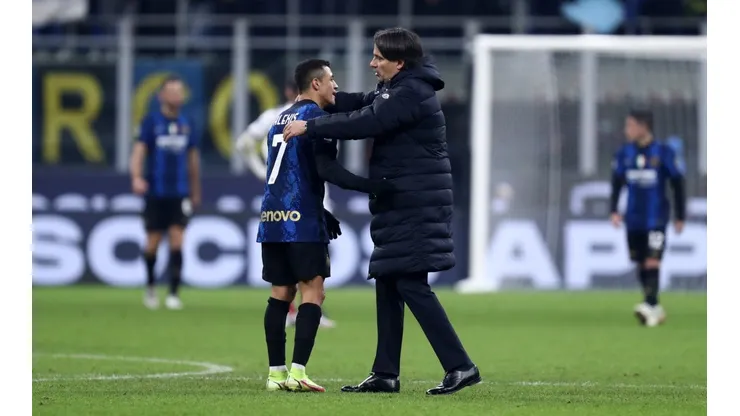 La reacción del DT del Inter después de la polémica jugada sobre Alexis