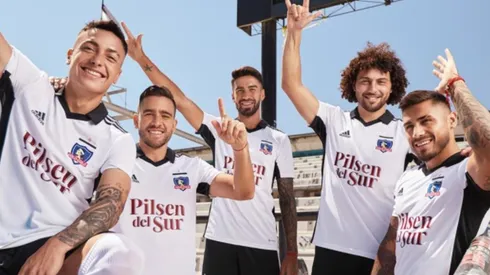 Los jugadores ya posaron con la nueva camiseta alba.