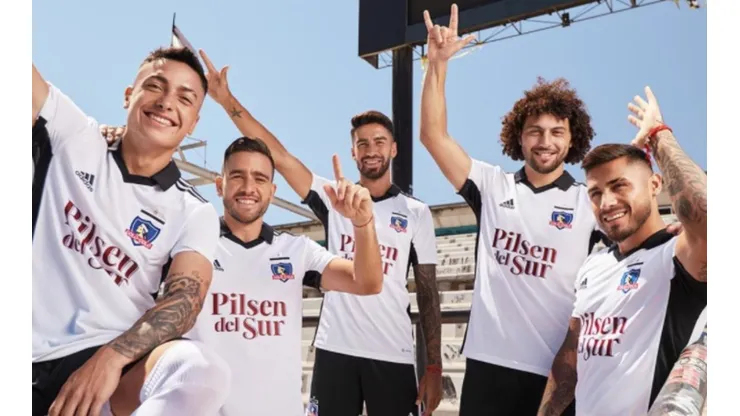 Los jugadores ya posaron con la nueva camiseta alba.