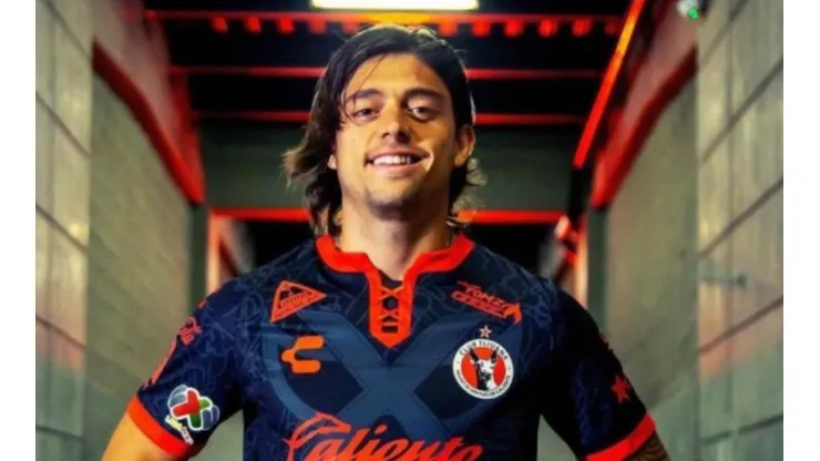 Montecinos ya posó con la camiseta del Xolos de Tijuana.