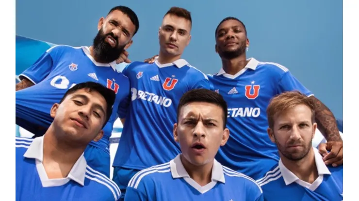 El diseño comparte la base de la indumentaria de Yokohama Marinos de Japón.