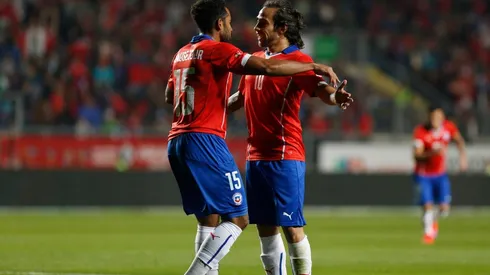 Valdivia se despide de su socio Beausejour tras el retiro.