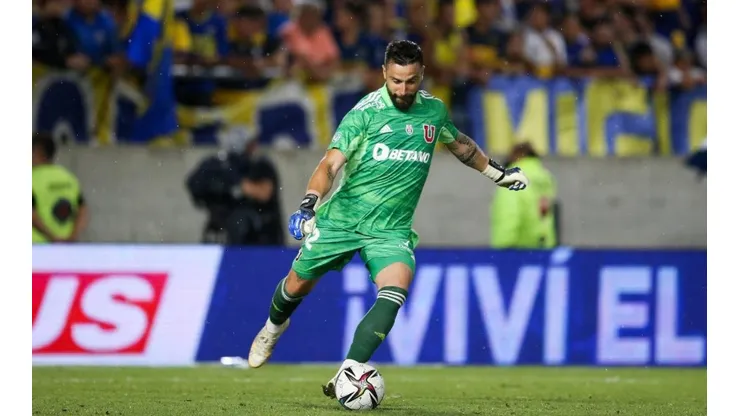 Galíndez muestra cómo está el corte que sufrió en clásico con Colo Colo.