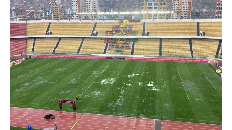 Fuertes lluvias en Bolivia dejan en duda el partido con Chile.