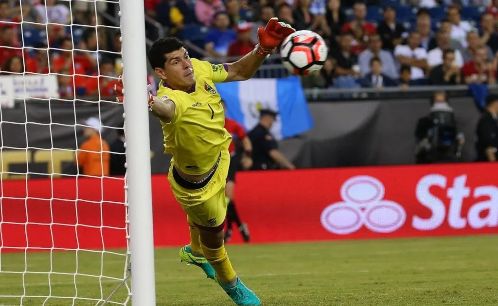 Carlos Lampe sería titular ante La Roja en el Estadio Nacional