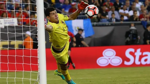 Carlos Lampe sería titular ante La Roja en el Estadio Nacional