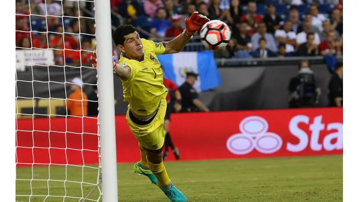 Carlos Lampe sería titular ante La Roja en el Estadio Nacional