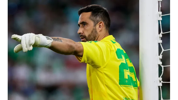 Claudio Bravo agradece el apoyo al preparador de arqueros del Betis