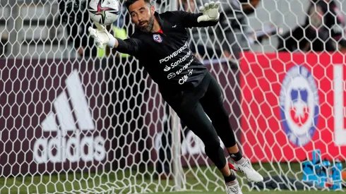 Claudio Bravo vuelve a sufrir con las lesiones