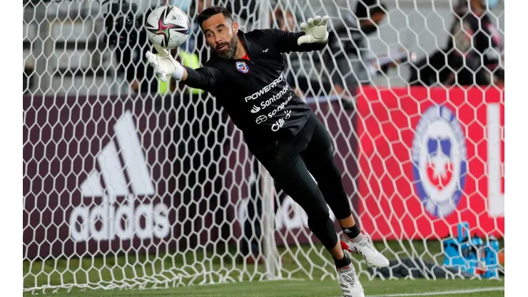 Claudio Bravo vuelve a sufrir con las lesiones