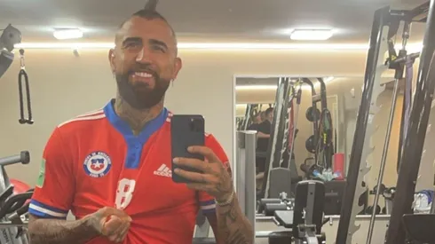 Arturo Vidal entrena con la indumentaria de La Roja