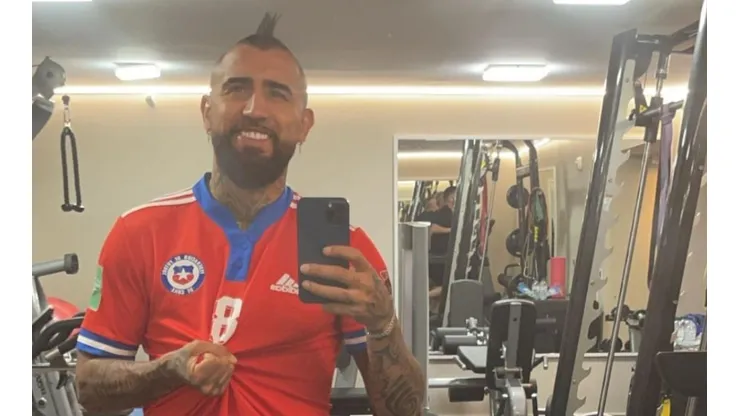 Arturo Vidal entrena con la indumentaria de La Roja