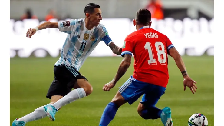 Di Maria silencia Calama para el 0-1 de Argentina.