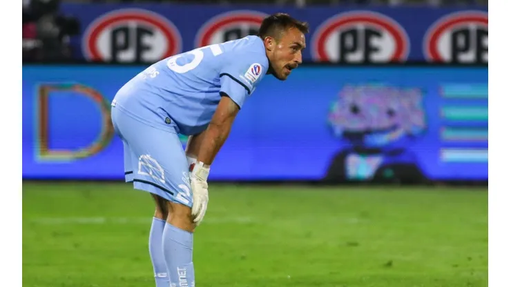 El meta cruzado fue parte del error que costó el 1-0 parcial de los albos