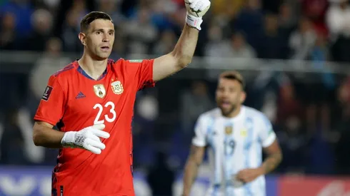 Emiliano Martínez avisa que irán con todo ante Chile