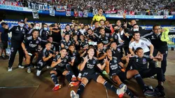 Salud campeón: Colo Colo celebra el título de la Supercopa con Pilsen del Sur.