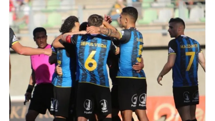 Huachipato pega primero a Copiapó en la lucha por estar en Primera División.