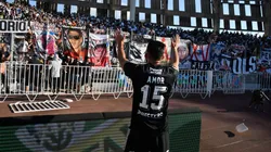 El duelo estuvo marcado por los incidentes de la hinchada alba.