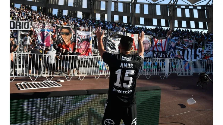El duelo estuvo marcado por los incidentes de la hinchada alba.