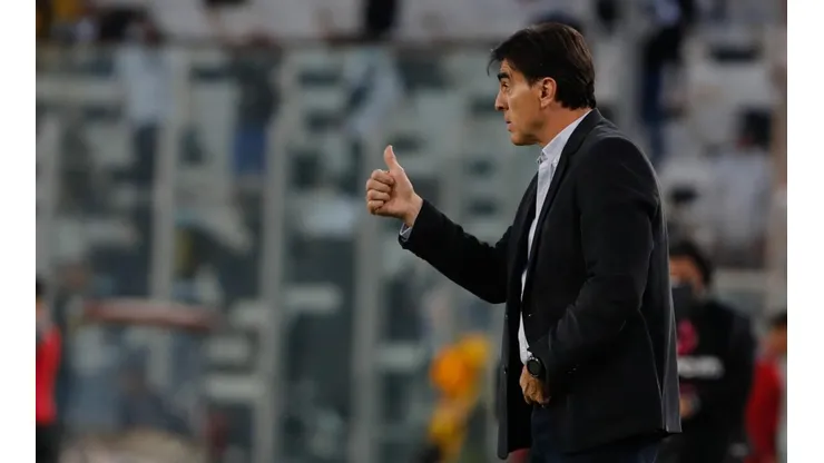 Gustavo Quinteros no pierde la esperanza en incorporar un mediapunta