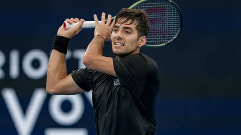Cristian Garin avanzó a segunda ronda tras un largo partido en el debut en Australia.