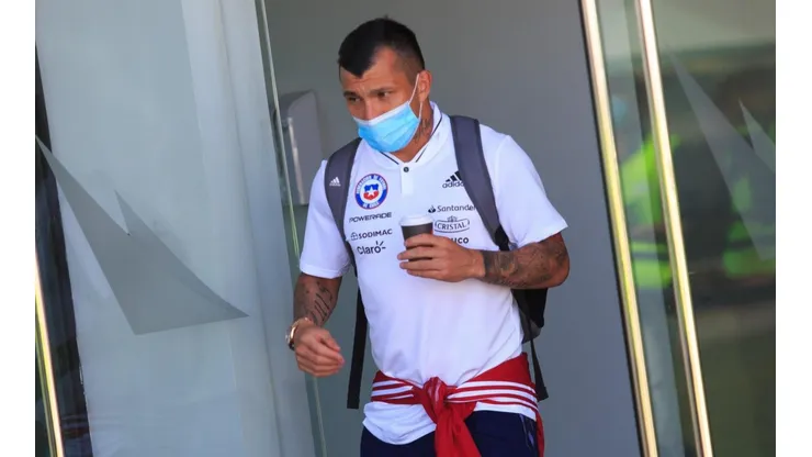 Medel vuelve a los entrenamientos en Italia y le da un respiro a La Roja.