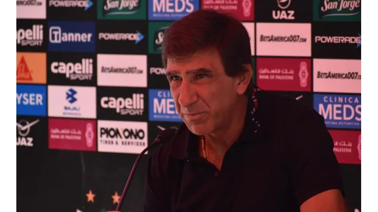 Gustavo Costas trazó sus objetivos con Palestino.