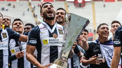 El campeón peruano en el horizonte albo.