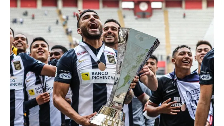 El campeón peruano en el horizonte albo.