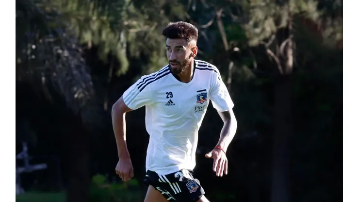 Juan Martín Lucero comanda el ataque albo ante la Universidad de Chile