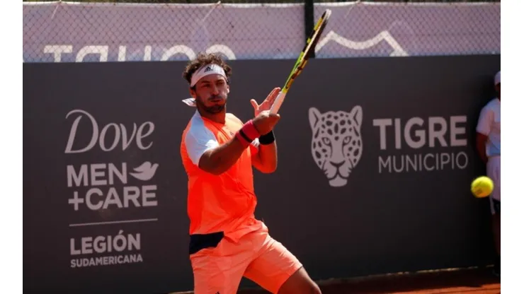 El chileno cayó en dos sets ante el argentino y no pudo clasificar al duelo definitorio