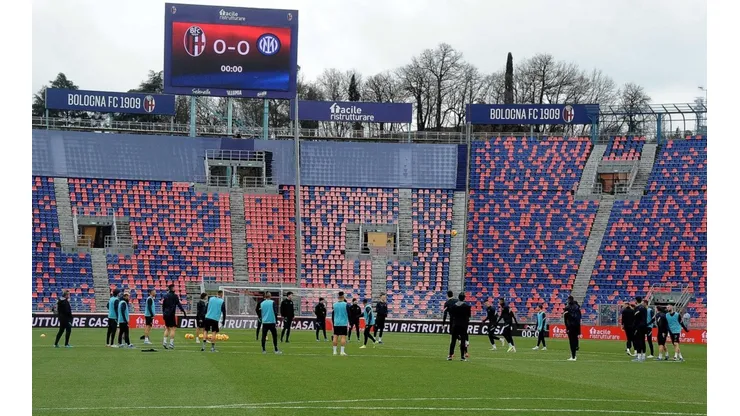 Los jugadores del Inter alcanzaron hacer el precalentamiento en la cancha del Bologna.