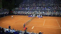 La cancha de San Carlos de Apoquindo de noche.