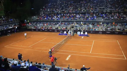 La cancha de San Carlos de Apoquindo de noche.