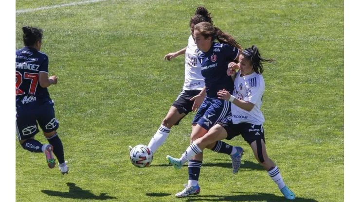 Diputados aprueban proyecto para que clubes contraten a jugadoras.