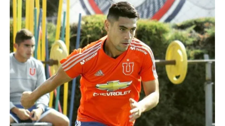 El delantero chileno advierte que le queda contrato en Estados Unidos.