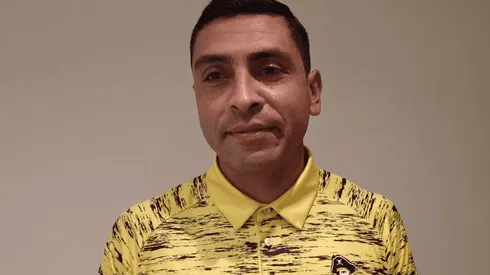 Jara ya posó con la camiseta de Los Piratas