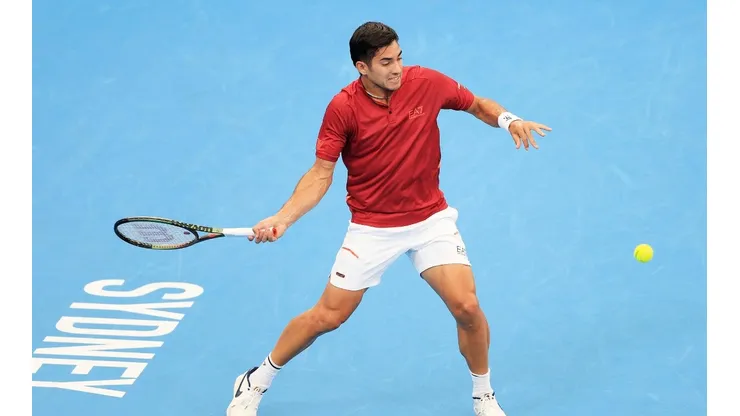 Cristian Garin reaccionó a tiempo y se benefició del retiro de Lajovic para darle el primer punto a Chile.
