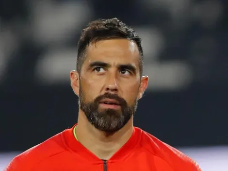 Claudio Bravo a cuarentena por un brote de Covid-19 en Real Betis