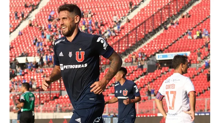 Larrivey alzó la voz sobre su salida de la U