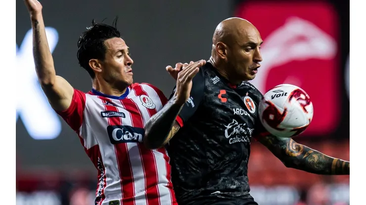 El delantero tiene pasos en clubes de España, México, Ecuador, Argentina y Uruguay